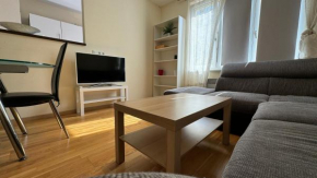 City Home Stay- 8 min to city center